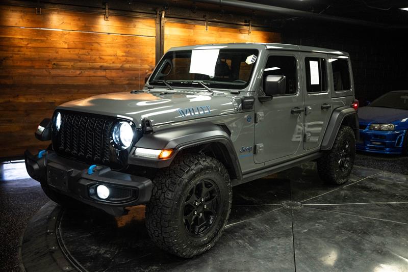 View vehicle photo 2