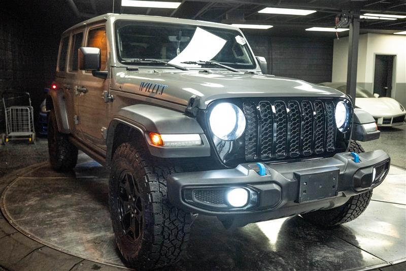 View vehicle photo 5