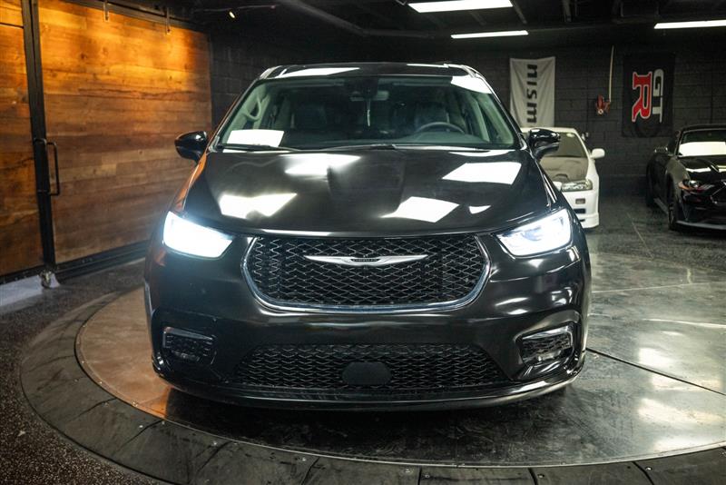 View vehicle photo 4