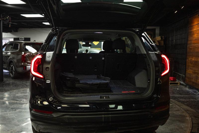 View vehicle photo 7