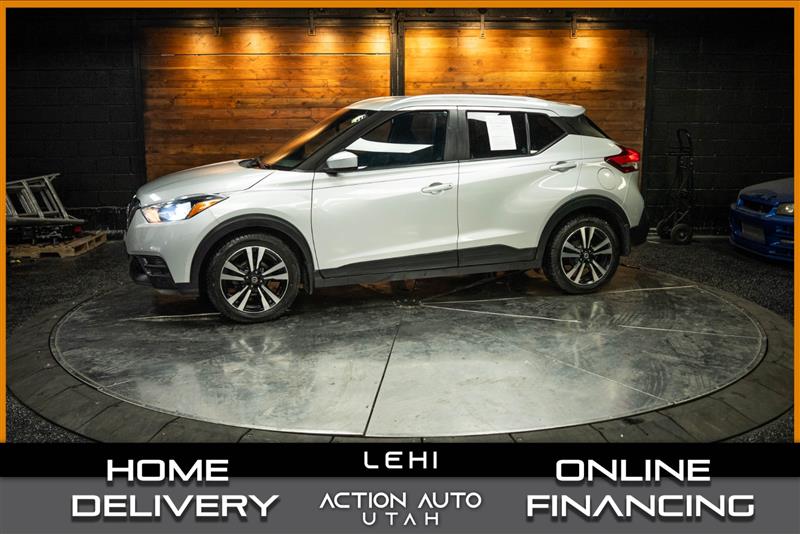 Silver 2018 Nissan Kicks SV FWD SUV / Crossover Front-Wheel Drive Automatic