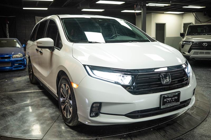 View vehicle photo 5