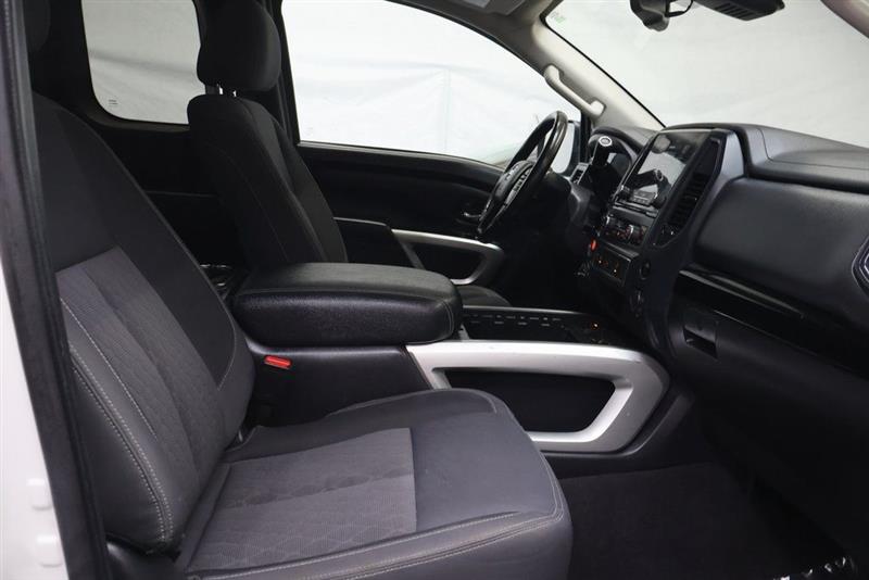 2022 NISSAN TITAN SV