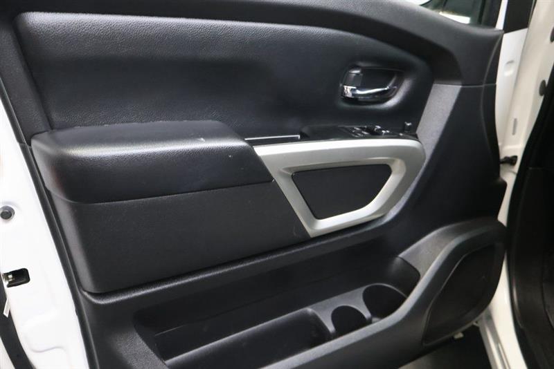 2022 NISSAN TITAN SV