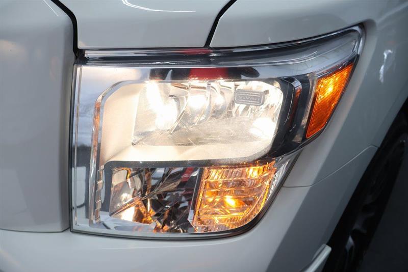 2022 NISSAN TITAN SV