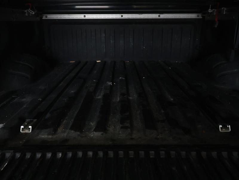 2017 NISSAN TITAN SL