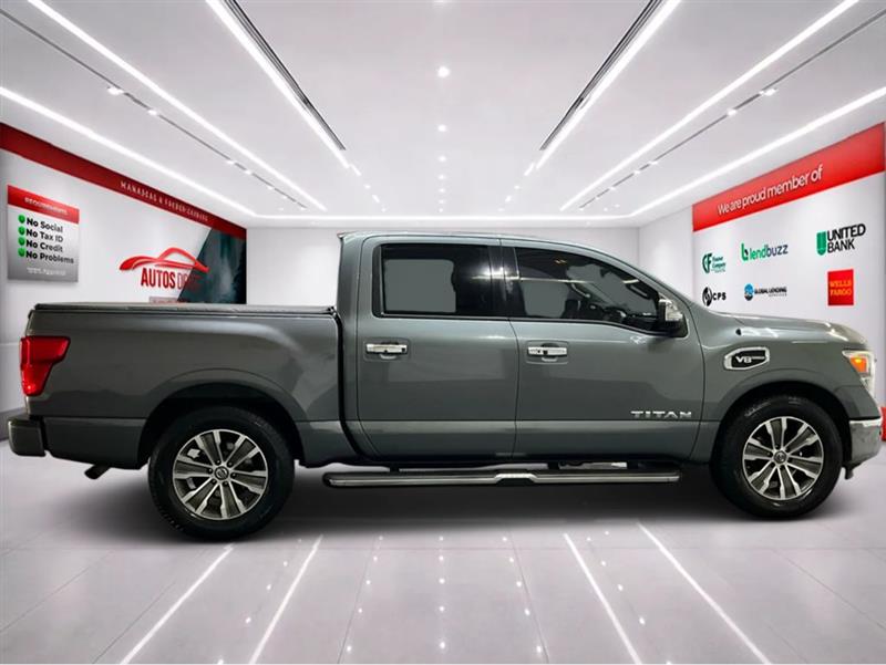 2017 NISSAN TITAN SL
