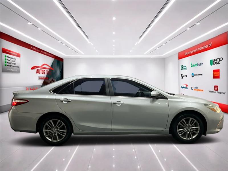 2016 TOYOTA CAMRY SE