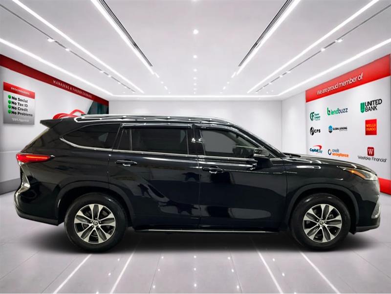 2021 TOYOTA HIGHLANDER XLE