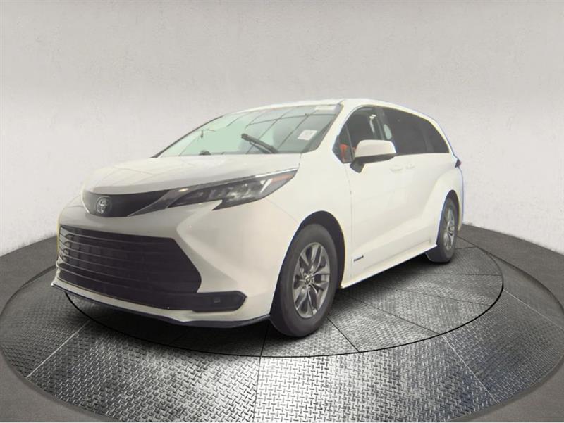 2021 TOYOTA SIENNA LE