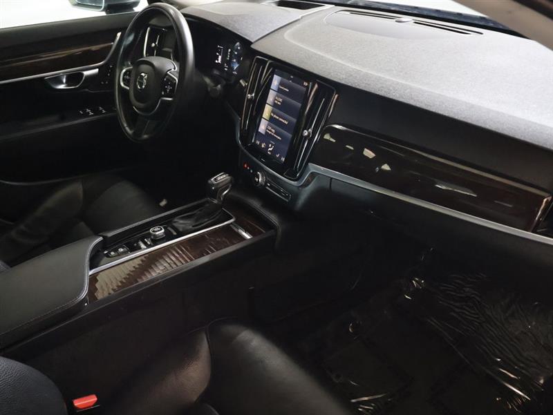 2018 VOLVO S90 MOMENTUM
