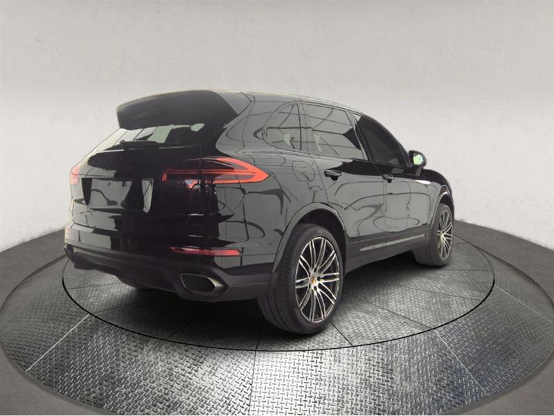 2017 PORSCHE CAYENNE 