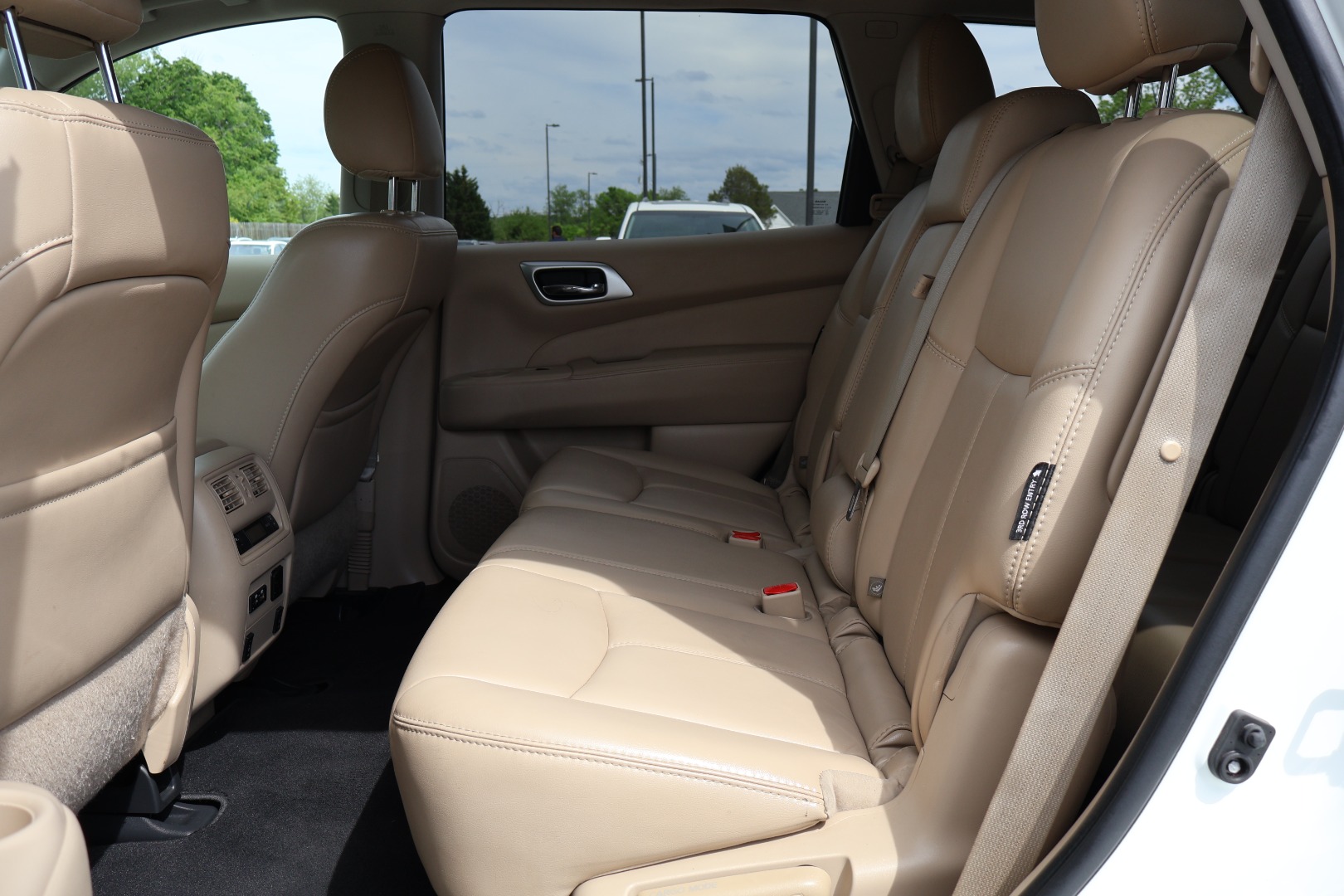 2019 Nissan Pathfinder SL - Photo 11