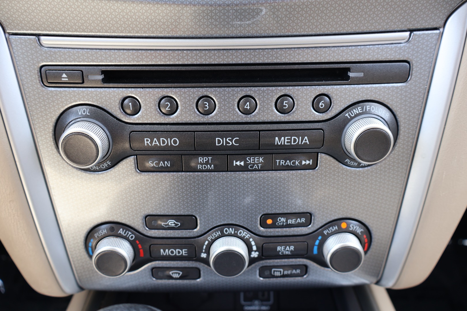 2019 Nissan Pathfinder SL - Photo 23