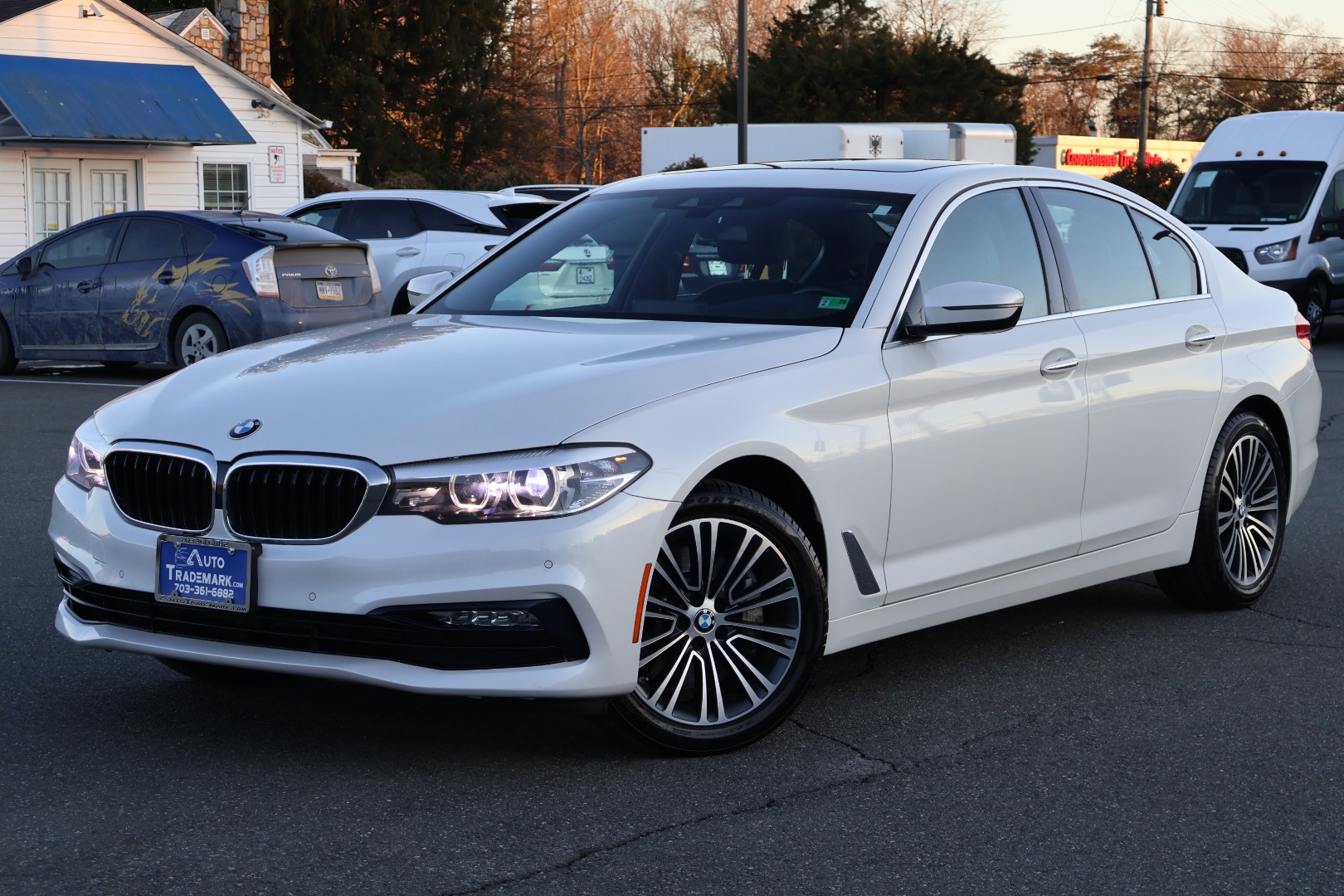 2018 BMW 5 Series 530i - Photo 2