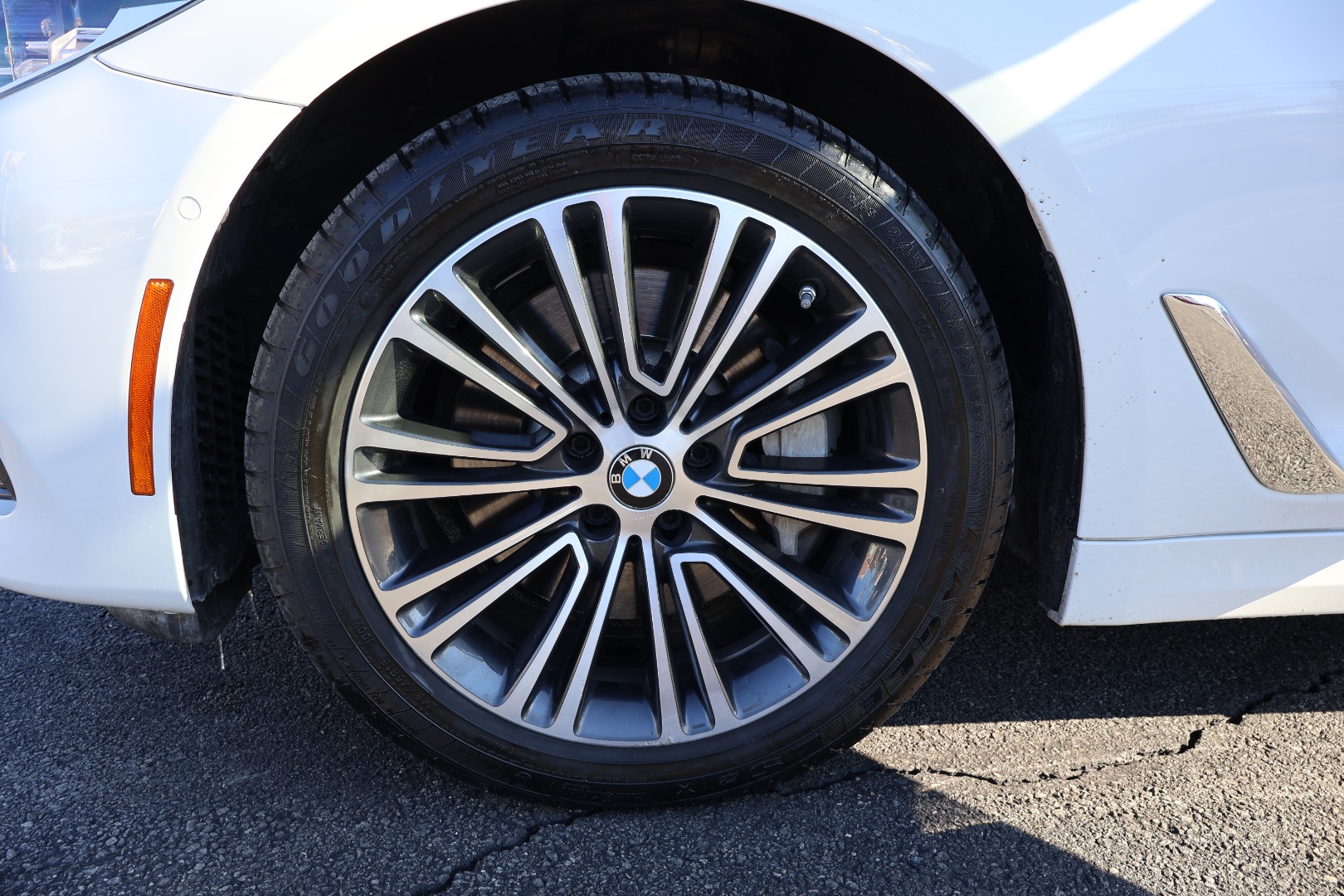 2017 BMW 5 Series 540i - Photo 30