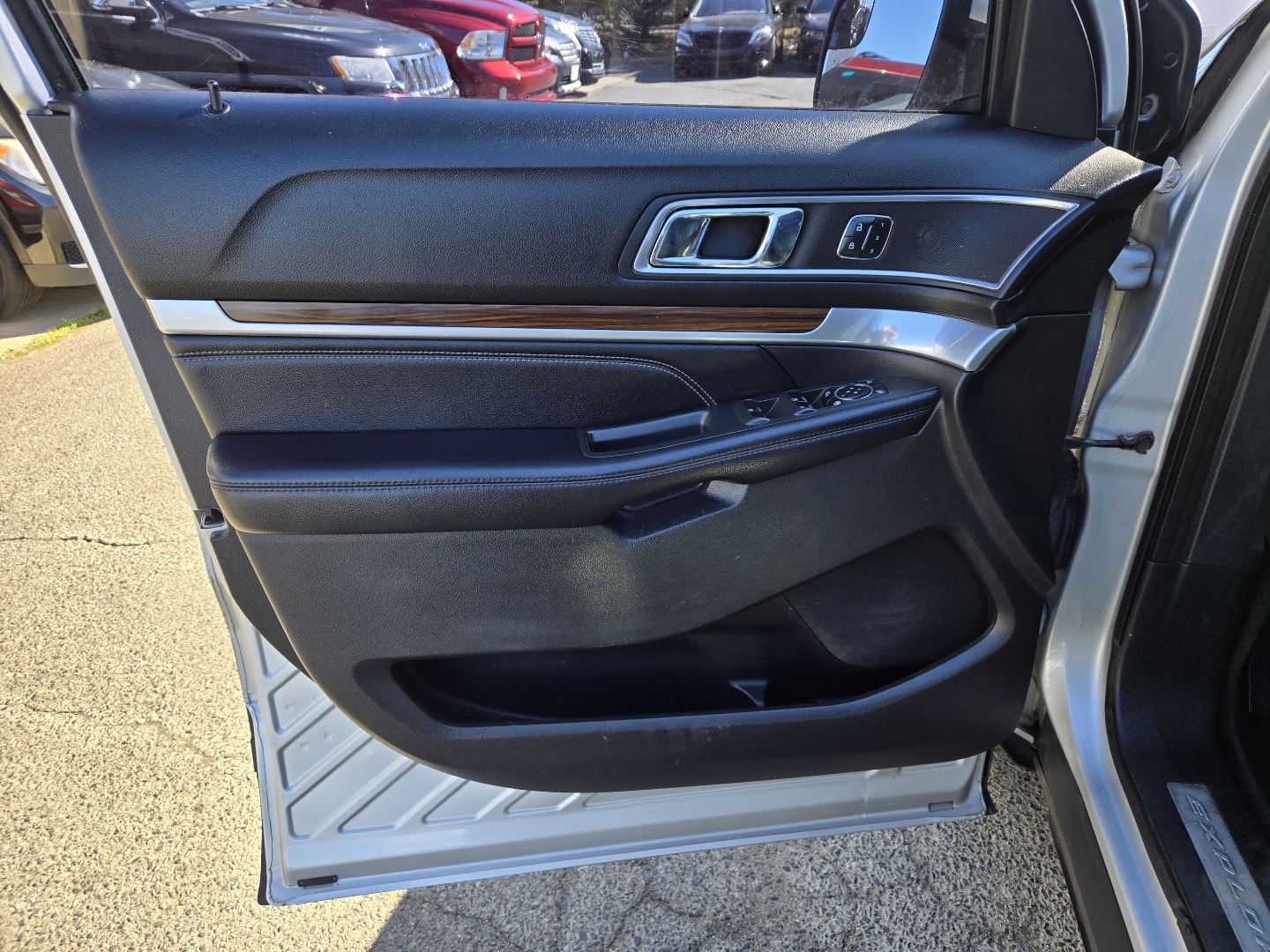 2017 Ford Explorer Limited - Photo 11