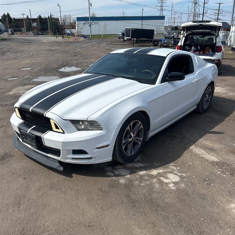 White 2014 Ford Mustang V6 Coupe RWD Coupe Rear-Wheel Drive Manual