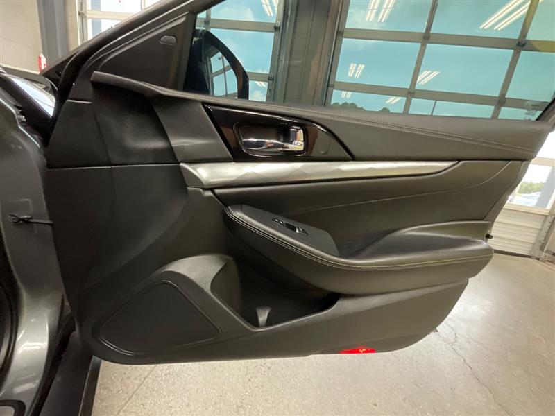 2020 NISSAN MAXIMA SV