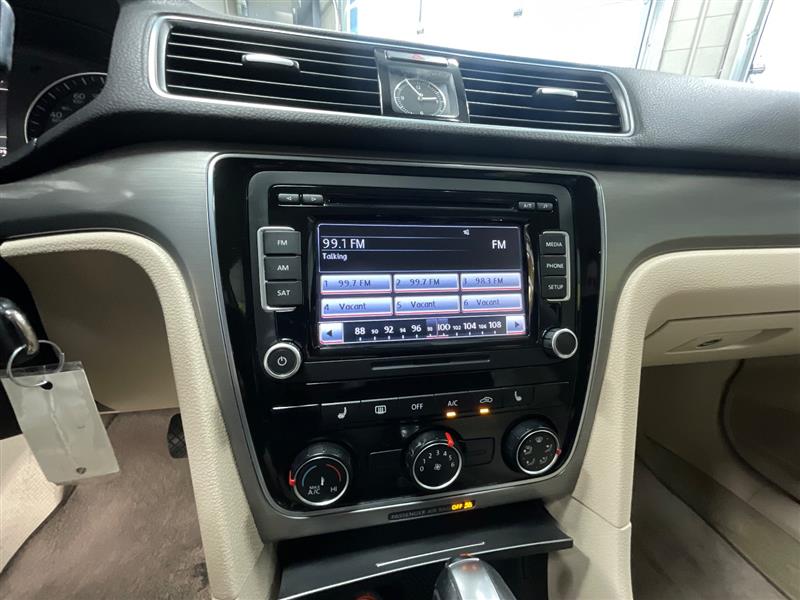 2014 VOLKSWAGEN PASSAT SE