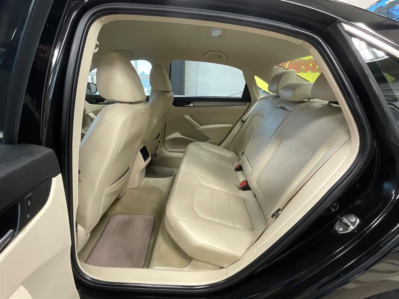 2014 VOLKSWAGEN PASSAT SE