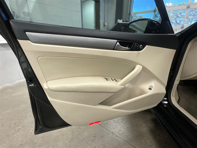 2014 VOLKSWAGEN PASSAT SE