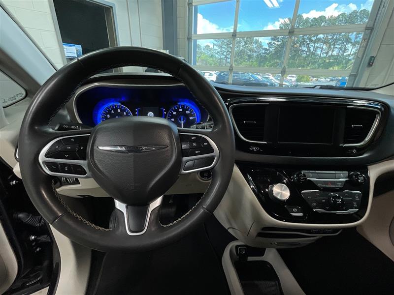 2022 CHRYSLER VOYAGER LX