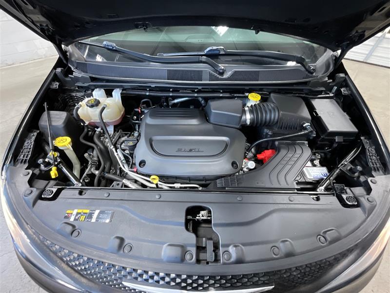 2022 CHRYSLER VOYAGER LX