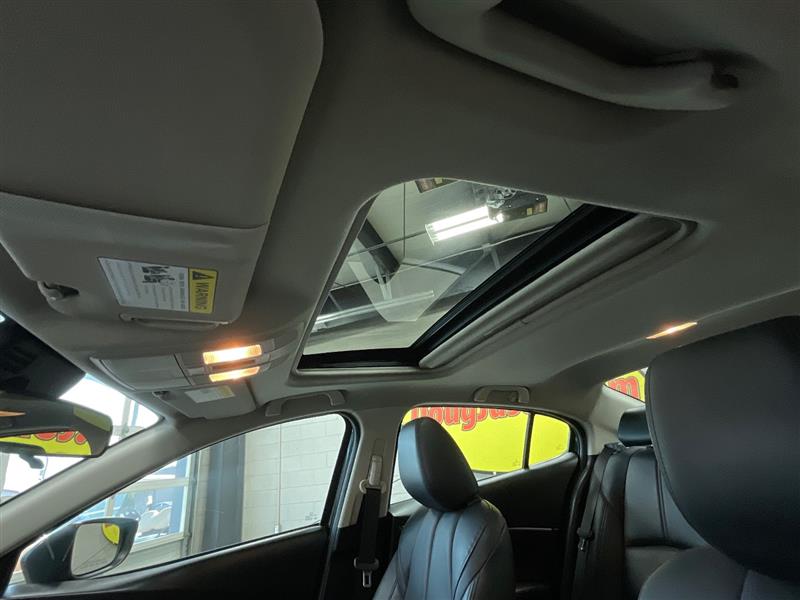 2017 MAZDA MAZDA3 TOURING