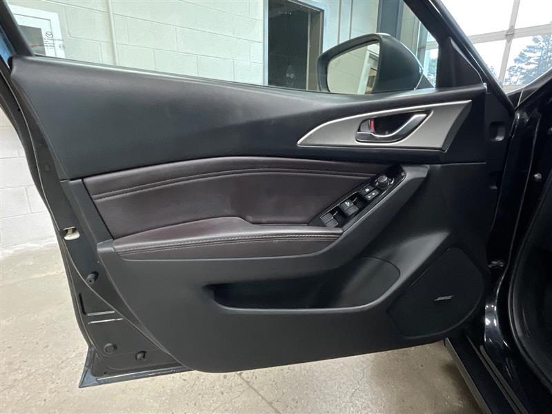 2017 MAZDA MAZDA3 TOURING