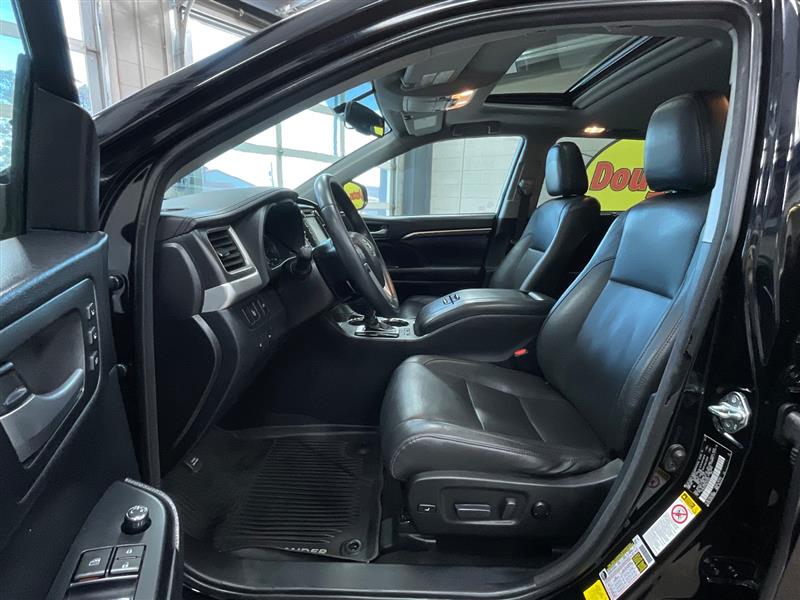 2016 TOYOTA HIGHLANDER LIMITED