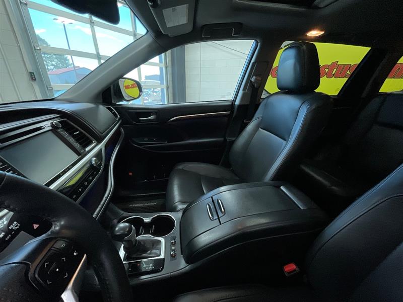 2016 TOYOTA HIGHLANDER LIMITED