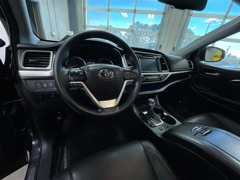 2016 TOYOTA HIGHLANDER LIMITED