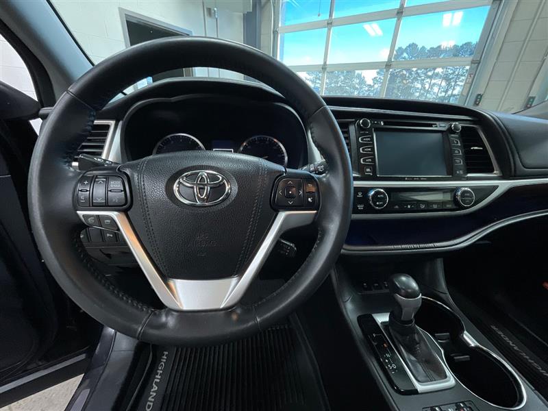 2016 TOYOTA HIGHLANDER LIMITED