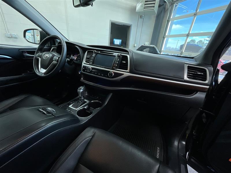 2016 TOYOTA HIGHLANDER LIMITED