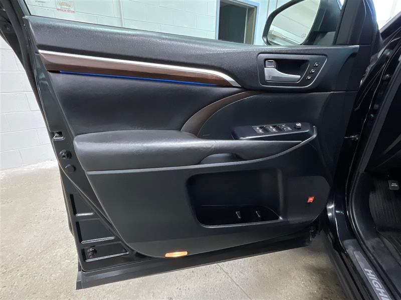 2016 TOYOTA HIGHLANDER LIMITED