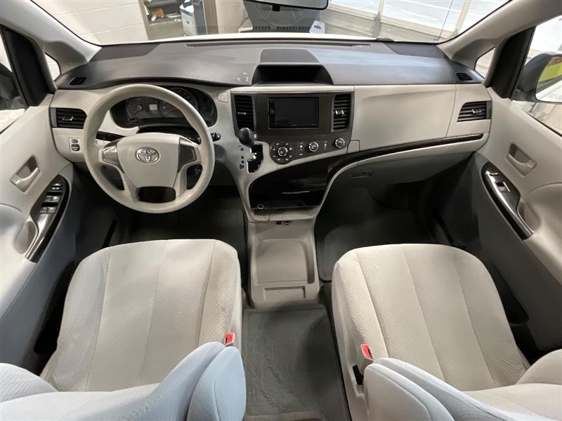 2012 TOYOTA SIENNA 