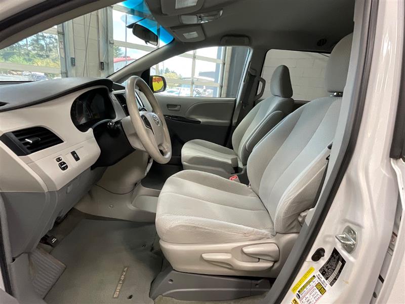 2012 TOYOTA SIENNA 