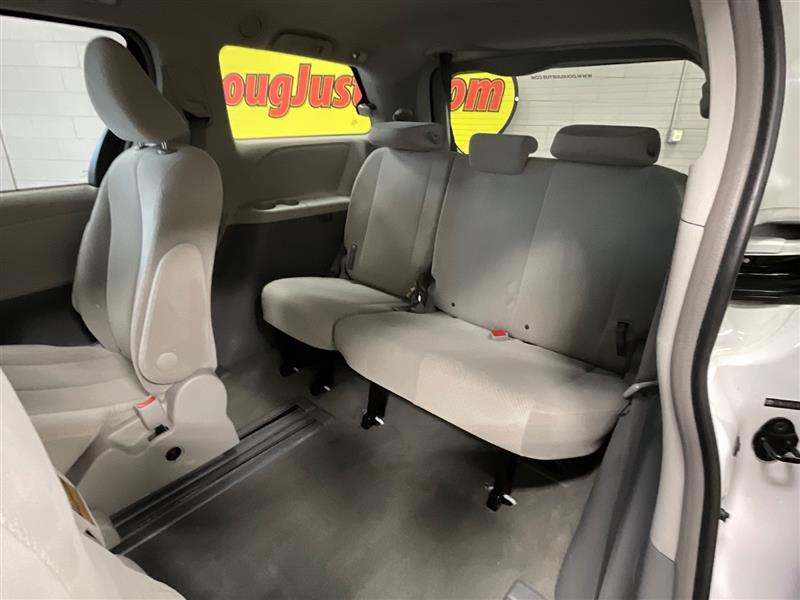2012 TOYOTA SIENNA 