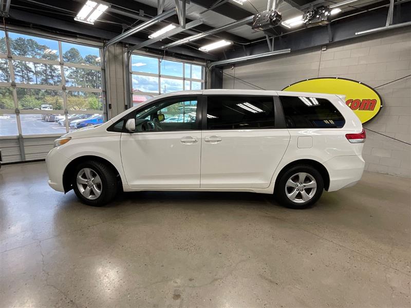 2012 TOYOTA SIENNA 