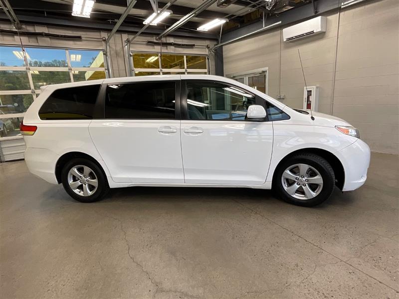 2012 TOYOTA SIENNA 