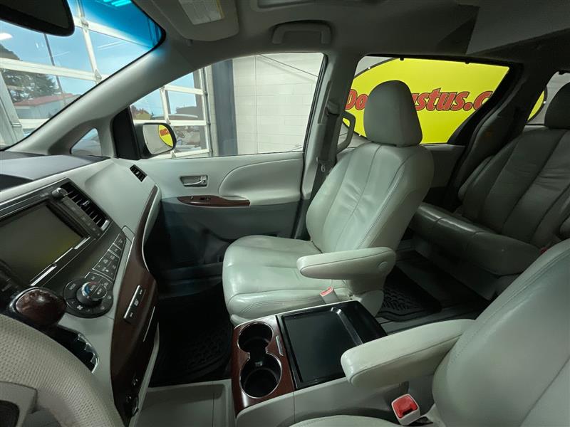 2011 TOYOTA SIENNA XLE 8 PASSENGER