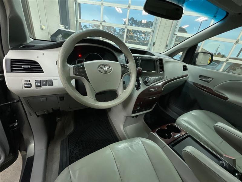 2011 TOYOTA SIENNA XLE 8 PASSENGER