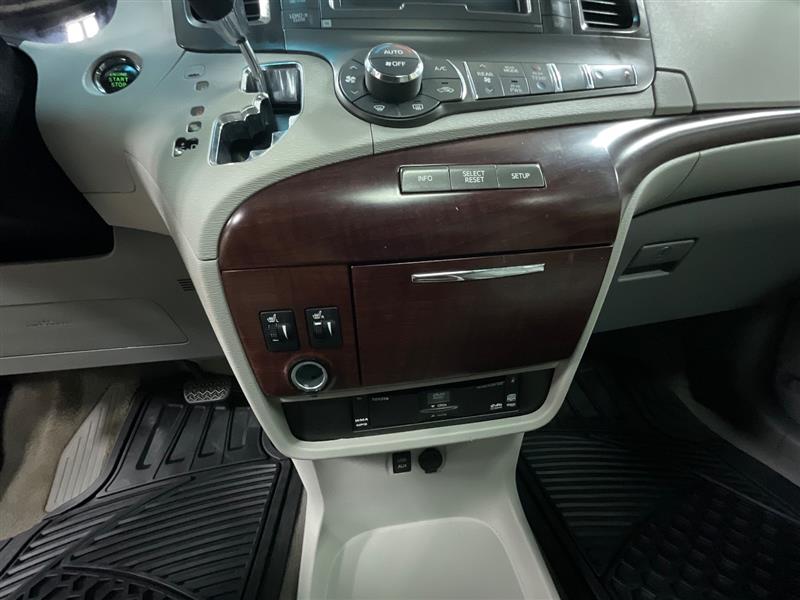 2011 TOYOTA SIENNA XLE 8 PASSENGER