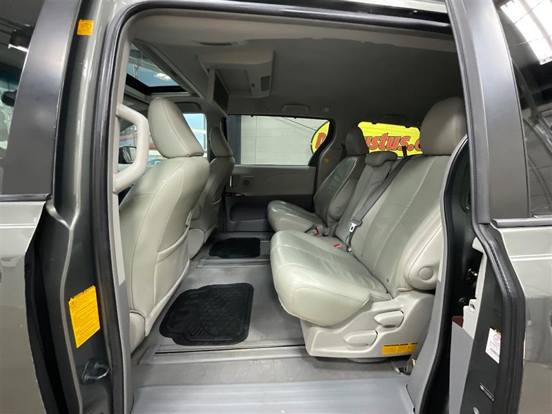 2011 TOYOTA SIENNA XLE 8 PASSENGER