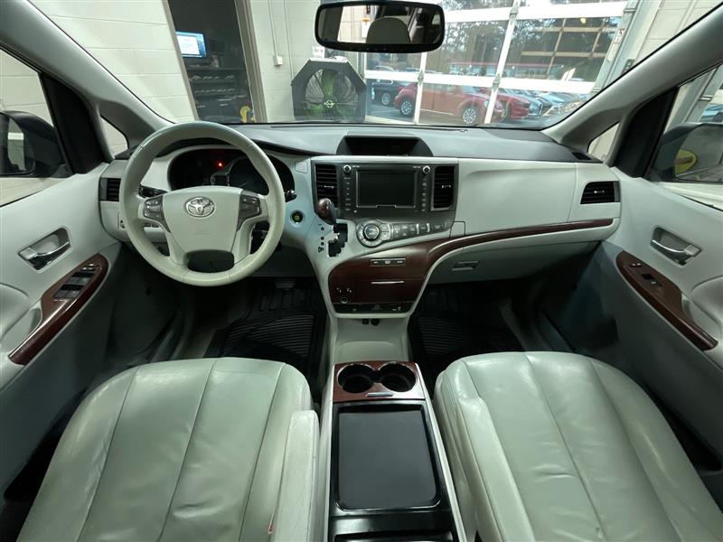 2011 TOYOTA SIENNA XLE 8 PASSENGER