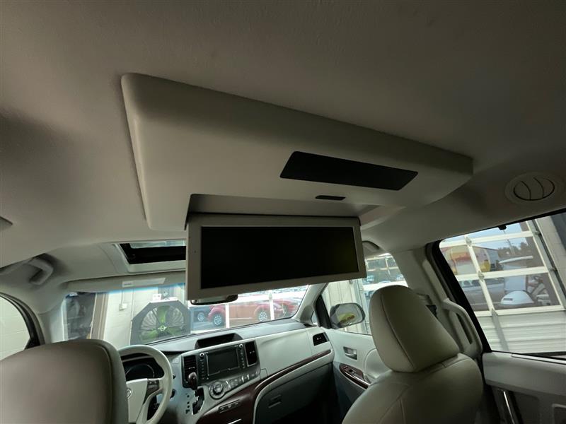 2011 TOYOTA SIENNA XLE 8 PASSENGER