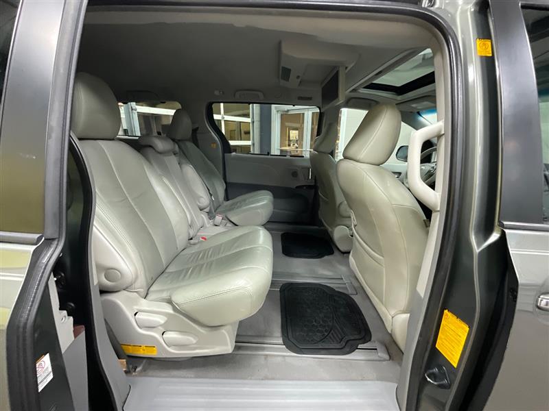 2011 TOYOTA SIENNA XLE 8 PASSENGER