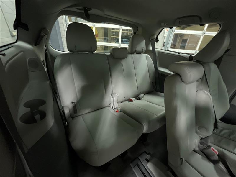 2011 TOYOTA SIENNA XLE 8 PASSENGER