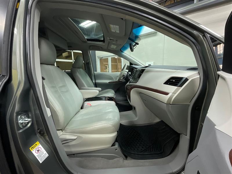2011 TOYOTA SIENNA XLE 8 PASSENGER